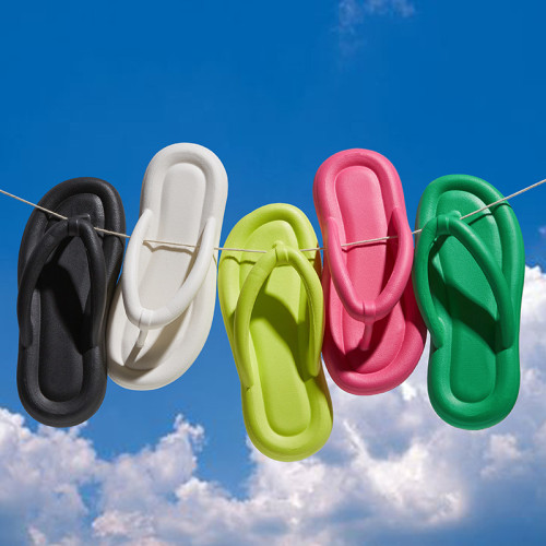 EVA slippers for women to wear outdoors in summer, with clip on sandals for the beach