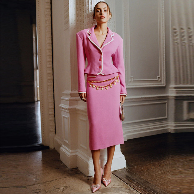Fashionable white border contrasting small suit jacket, mid length half skirt set, two-piece set
