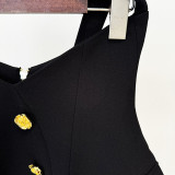 Rose metal buckle hanging neck half skirt, hip hugging short skirt