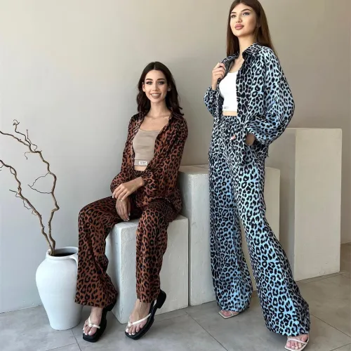 Fashion printed long sleeved shirt, high waisted straight leg pants, women's set