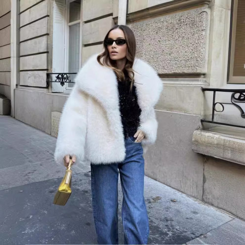 Fashionable large collar faux fur coat, long sleeved warm coat