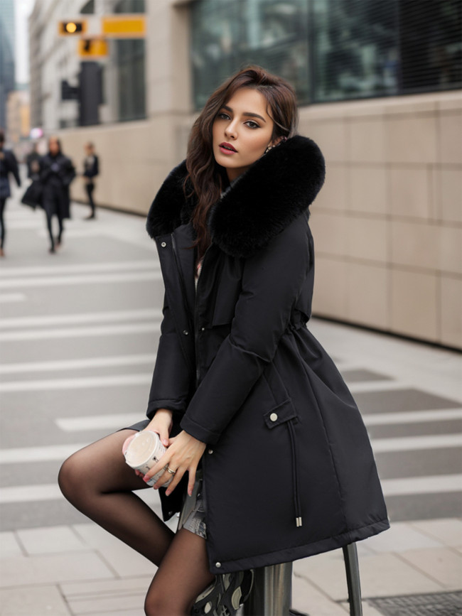 Cotton jacket, medium to long, with a large fur collar and plush lining to overcome the challenge of outerwear