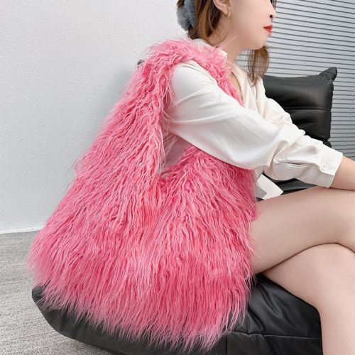 Large capacity tote bag imitating fur, hand-held beach wool plush bag for women