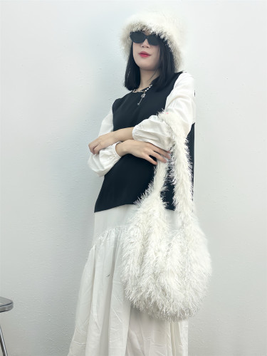 Large capacity single shoulder hairy tote bag for women