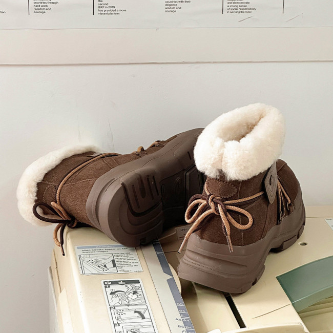 Snow boots