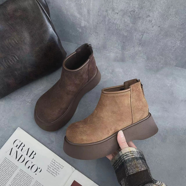 Snow boots