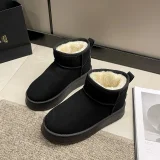Snow boots