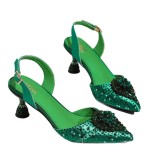 The source factory specializes in manufacturing custom-made high-heeled sandals with diamonds for foreign trade banquets, pointed toe, fashionable and versatile single shoes for women