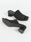 The new fairy-style slippers for women in 2025 are fashionable and elegant, featuring thick and high heels as sandals and breathable square toe for export