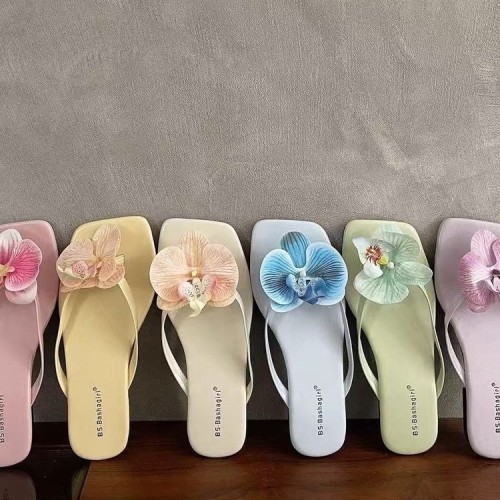 Women's Open Toe Flat-Bottom Slippers Niche Petal Beach Flip-On for Summer Vacation Seaside Flip-flops