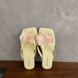Women's Open Toe Flat-Bottom Slippers Niche Petal Beach Flip-On for Summer Vacation Seaside Flip-flops