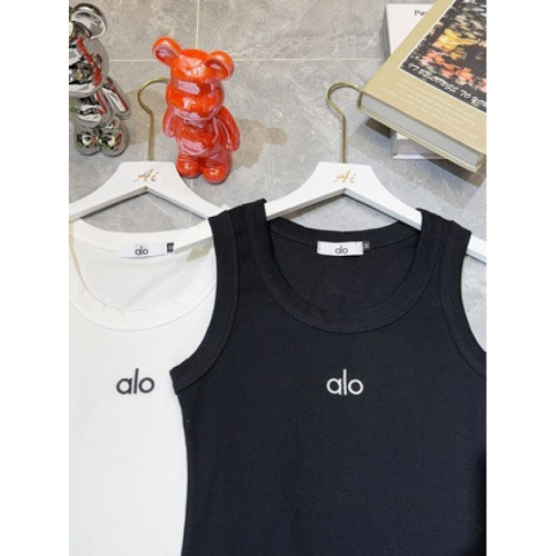 Yoga tank top with straps, versatile for sports and casual wear, suitable for running and outdoor activities, high-end fitness training top