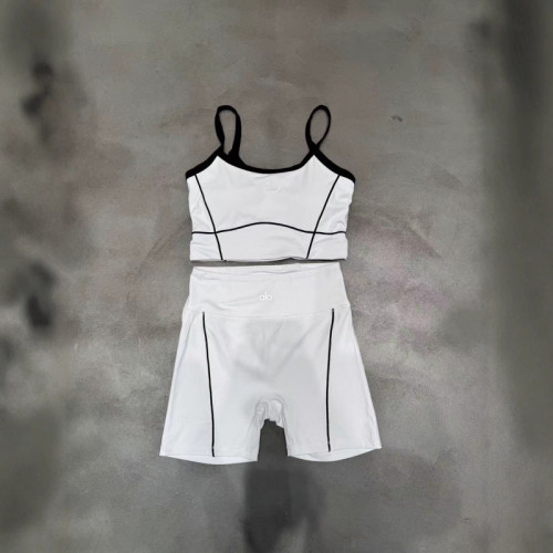 Summer new style nude-feel padded outerwear bra with contrasting color straps, shorts, and yoga outfit for women