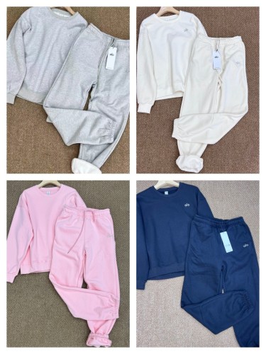 In stock: 2025 Fall/Winter fleece-lined crew neck sweatshirt + fleece-lined drawstring cuffed long pants, warm and versatile