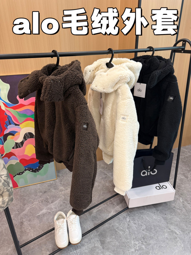 New autumn and winter style, Kendall Jenner Jiso's same cream puff lamb wool hooded short zip-up jacket in stock