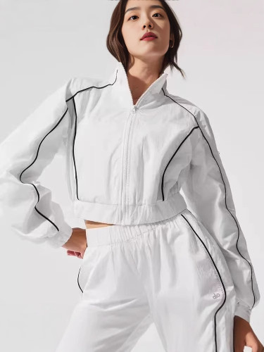 In-stock yoga slimming casual sports suit, long-sleeve cardigan, sun protection jacket + wide-leg shorts, light and comfortable