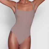 FITS EVERYBODY SQUARE NECK one-piece sports vest slimming effect