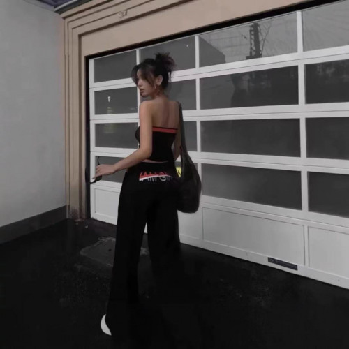American hot girl style black and red color-blocked retro sports suit for women, with a tube top and straight wide-leg pants