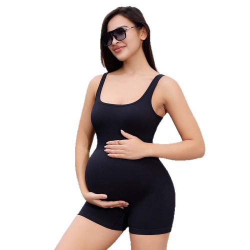 European and American style maternity jumpsuit with widened shoulder straps and beautiful back, slim fit, casual, non-binding, solid color, peach butt one-piece shorts