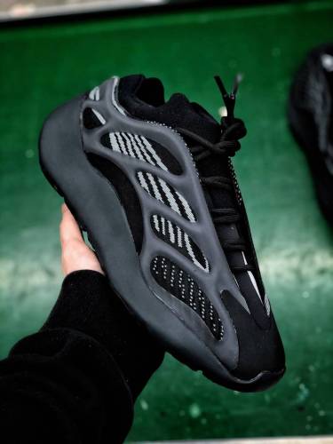 YEEZY 700 V3