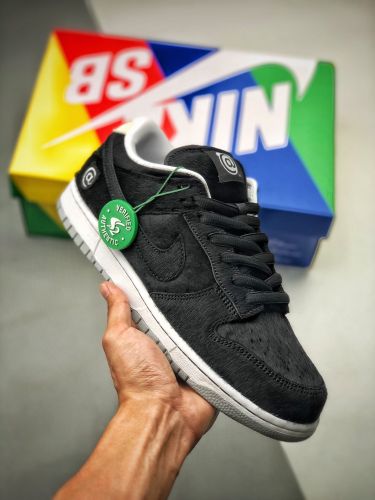NIKE SB Dunk Low Be@rbrick CZ5127-001