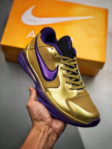 ZOOM KOBE 5 x Undefeated