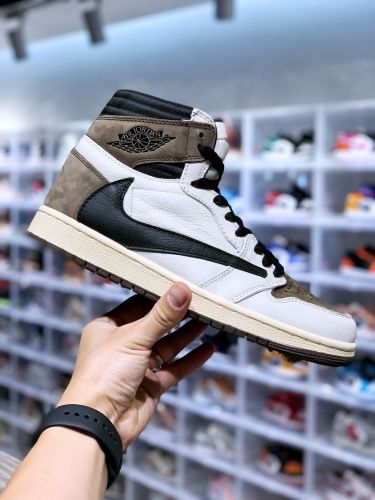 Travis Scott x Air Jordan 1 High OG SP AJ1倒钩白棕