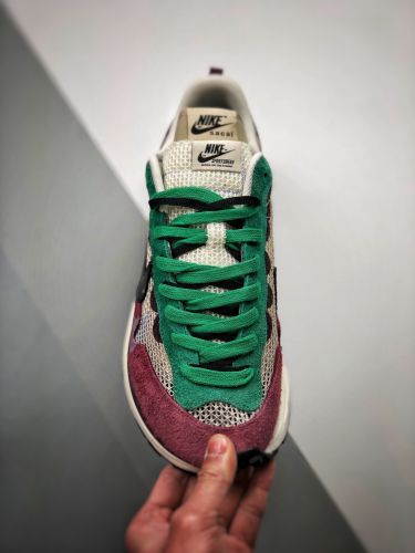 Sacai X NIKe regasus vaporrly SP CV1363-101