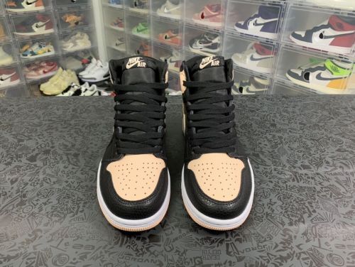 Air Jordan 1 Crimson Tint 脏粉/黑粉脚趾/荔枝皮 555088-081