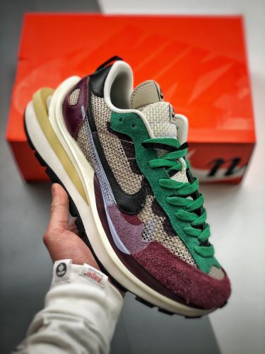 Sacai X NIKe regasus vaporrly SP CV1363-101