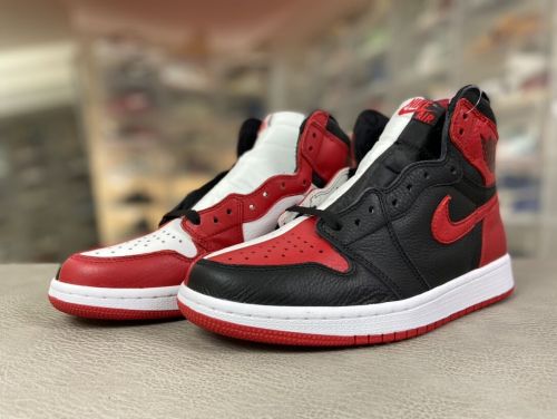 Air Jordan 1 Homage To Home Chicago 黑红阴阳鸳鸯861428-061