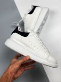 Alexander McQueen/亚历山大麦昆 松糕鞋厚底增高小白鞋植绒皮面尾