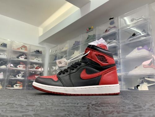 Air Jordan 1 Retro Banned (2016) 黑红禁穿 555088-001