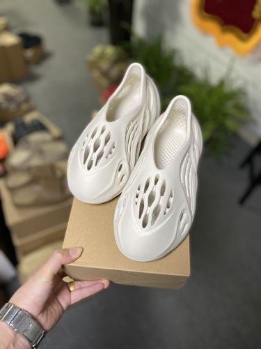 adidas Yeezy Foam Runner Ararat 白色G55486