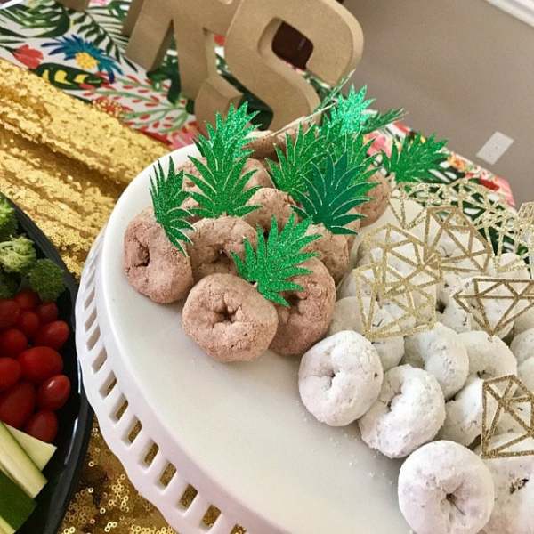 Pineapple Donut Topper, Pineapple Cupcake Toppers, Luau Party Decorations, Tropical Party Decorations, SET of 12 Toppers,Pineapple crown Cupcake Toppers, Pineapple Tops Cupcake