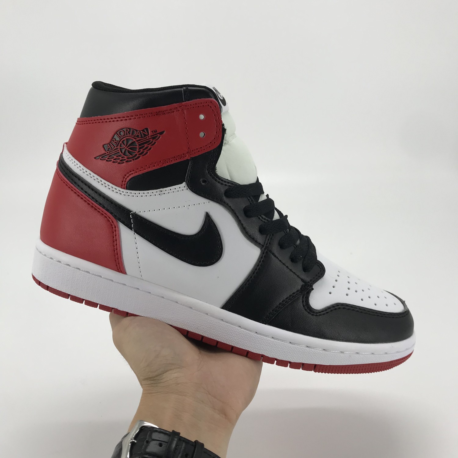 nike jordan 1 high black toe
