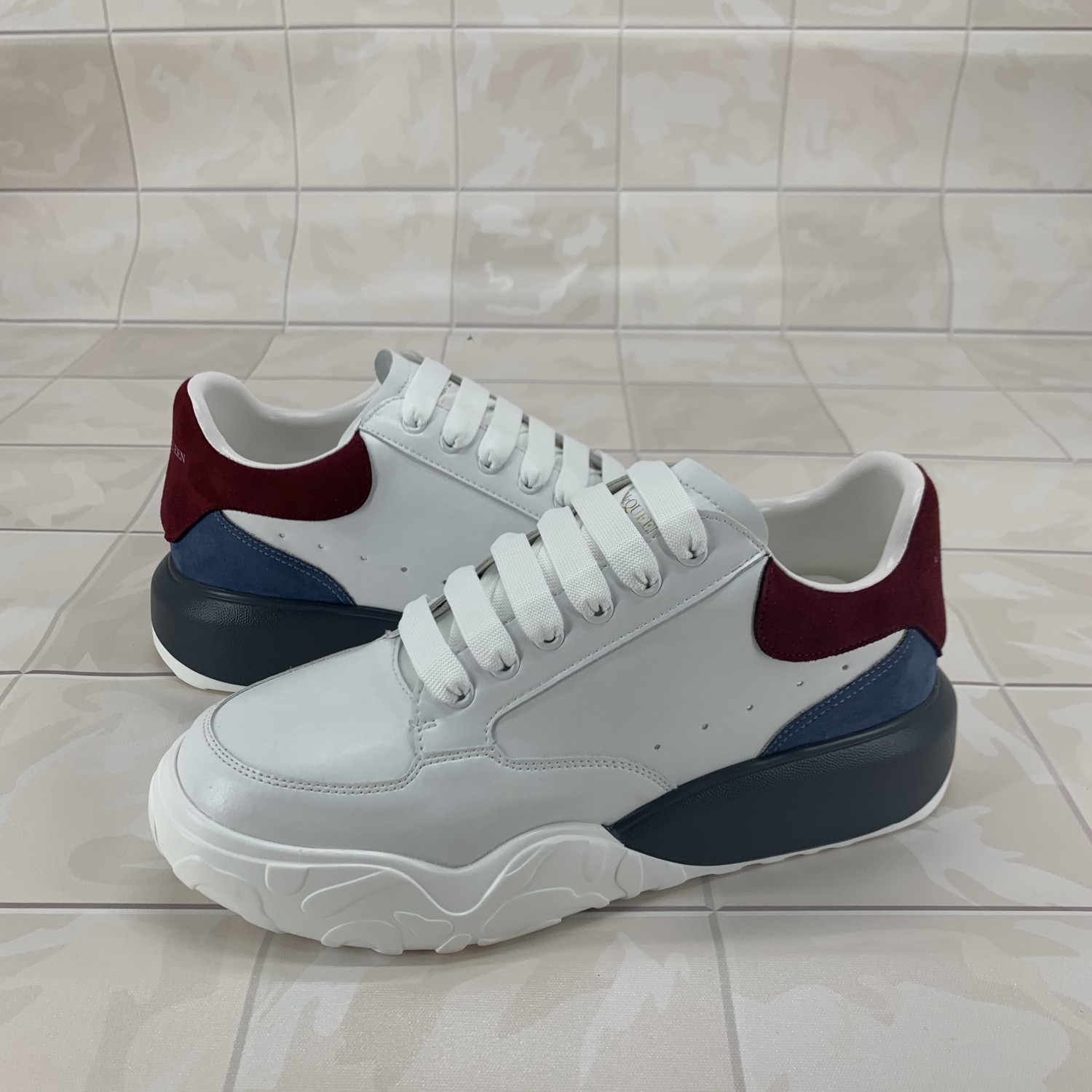 Junior alexander mcqueen trainers sales