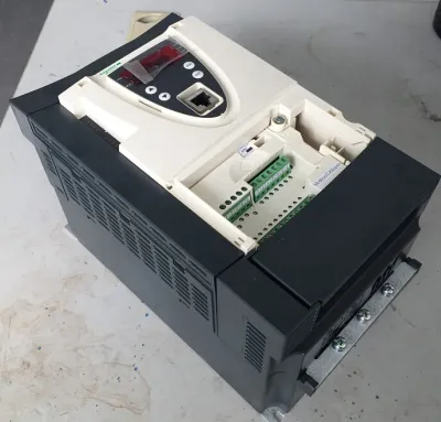 Schneider Frequency converter ATV61HU30N4Z