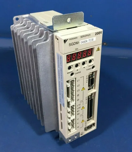 YASKAWA SGDM-04ADA 200-230V SERVO DRIVE
