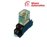 IDEC RU2S-D DC24V + SM2S-05D Relay Socket 8 Position DIN Rail