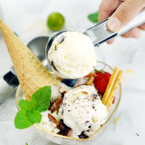 Food grade stainless steel ice cream scoop for hard ice cream