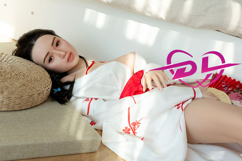 美女ダッチワイフ