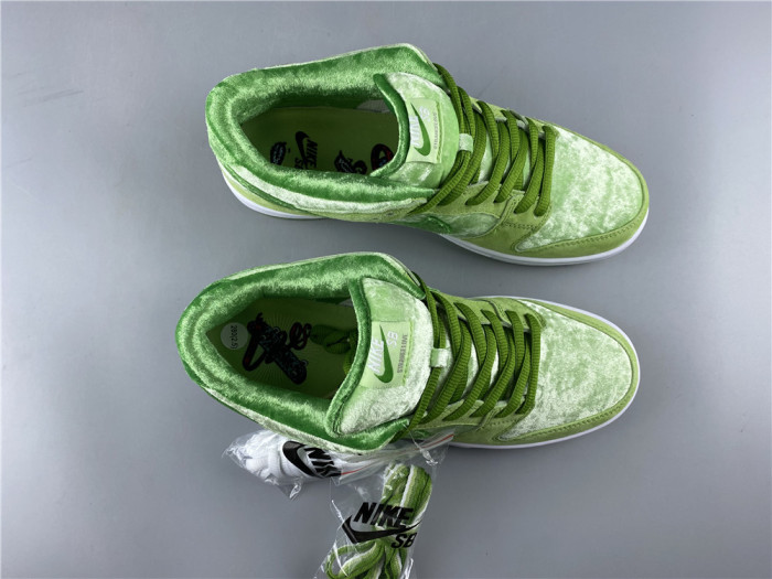 Strange love x Nike Sb Dunk Low 2020 Green