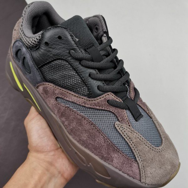  YEEZY BOOST 700