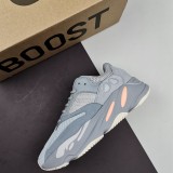 Adidas Yeezy 700