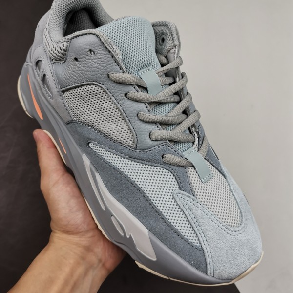 Adidas Yeezy 700