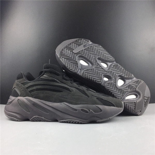 YEEZY BOOST 700V2  Black