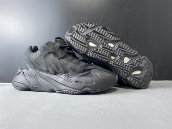 Yeezy Boost 700 MNVN“Black”FV4440