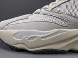 YEEZY  700 BOOST ANALOG