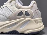 YEEZY  700 BOOST ANALOG